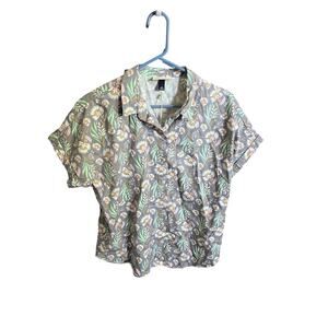NWT Universal thread, gray floral Hawaiian button up shirt, size medium
